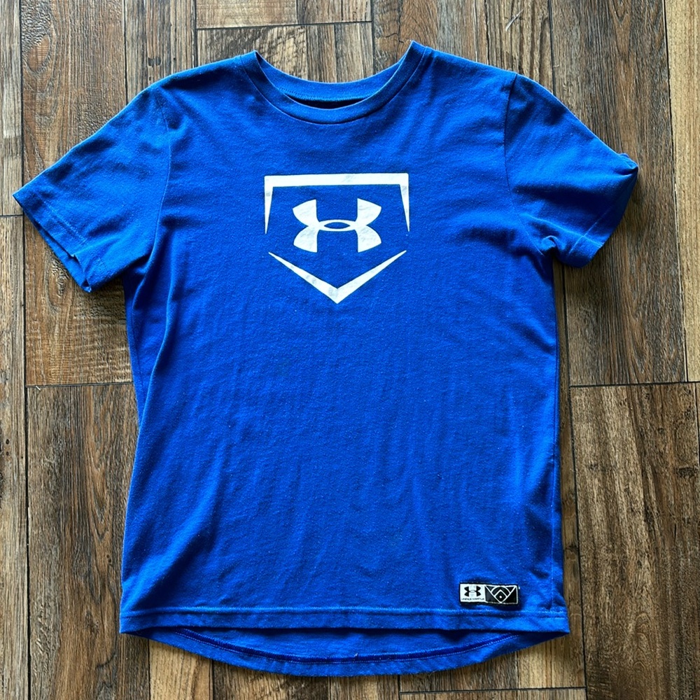 Boys Under Armour shortsleeve shirt